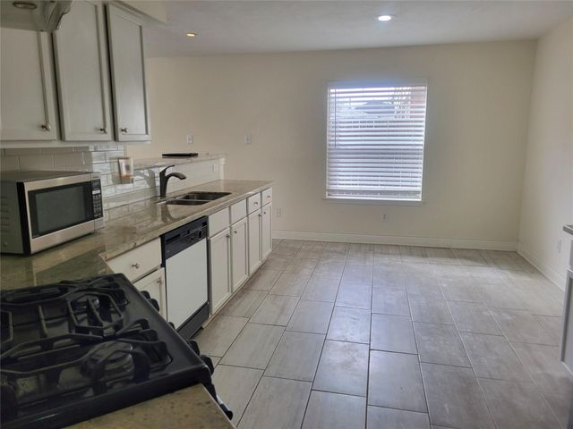 8126 Golf Green Circle, Houston, TX 77036