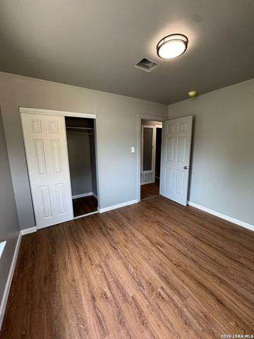 4627 LAKEWOOD DR, San Antonio, TX 78220