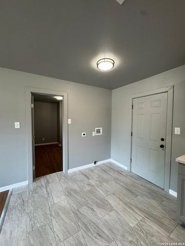 4627 LAKEWOOD DR, San Antonio, TX 78220