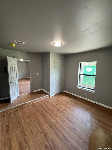 4627 LAKEWOOD DR, San Antonio, TX 78220