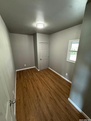 4627 LAKEWOOD DR, San Antonio, TX 78220