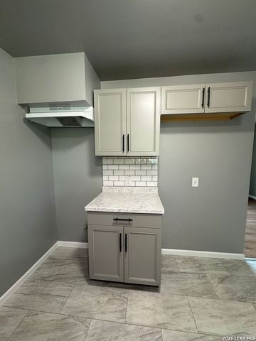 4627 LAKEWOOD DR, San Antonio, TX 78220