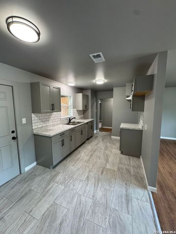 4627 LAKEWOOD DR, San Antonio, TX 78220