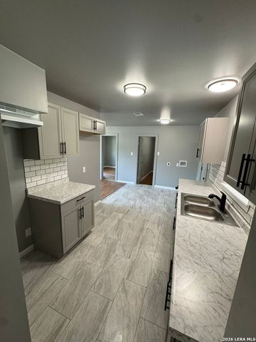 4627 LAKEWOOD DR, San Antonio, TX 78220