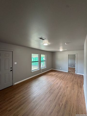 4627 LAKEWOOD DR, San Antonio, TX 78220