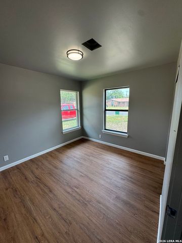 4627 LAKEWOOD DR, San Antonio, TX 78220