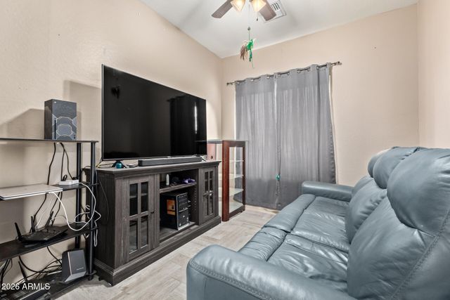 825 E MINTON Street, Phoenix, AZ 85042