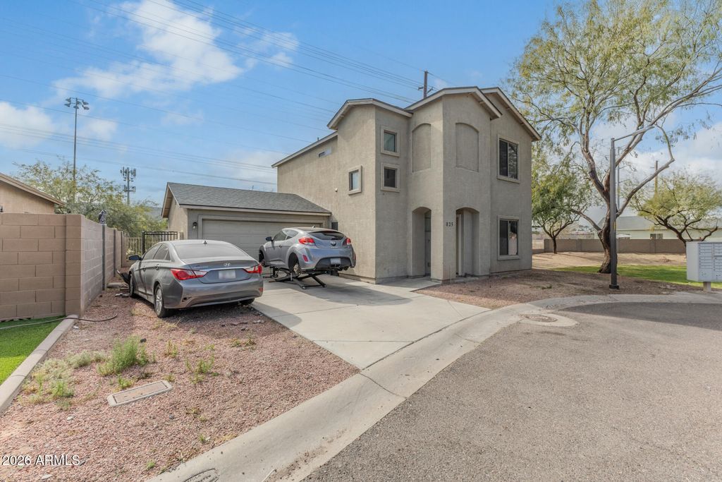 825 E MINTON Street, Phoenix, AZ 85042