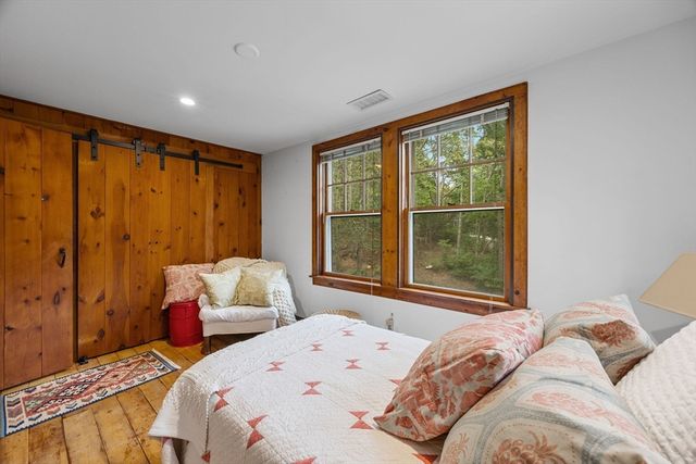 76 F R Lillie Rd, Falmouth, MA 02543