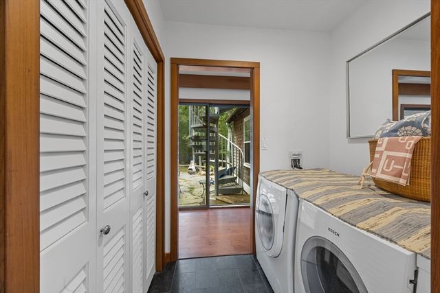 76 F R Lillie Rd, Falmouth, MA 02543