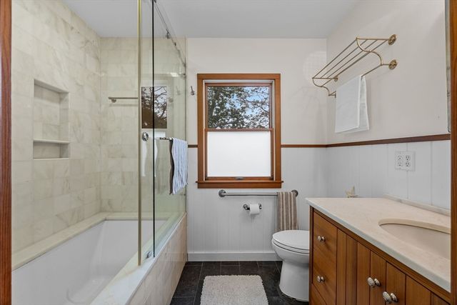 76 F R Lillie Rd, Falmouth, MA 02543