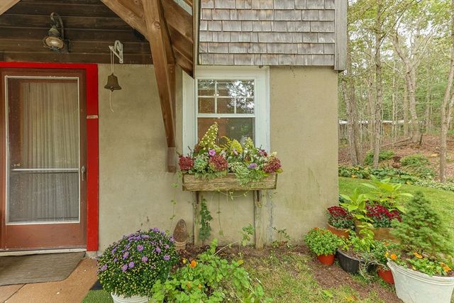 76 F R Lillie Rd, Falmouth, MA 02543