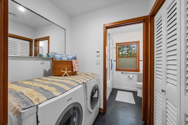 76 F R Lillie Rd, Falmouth, MA 02543