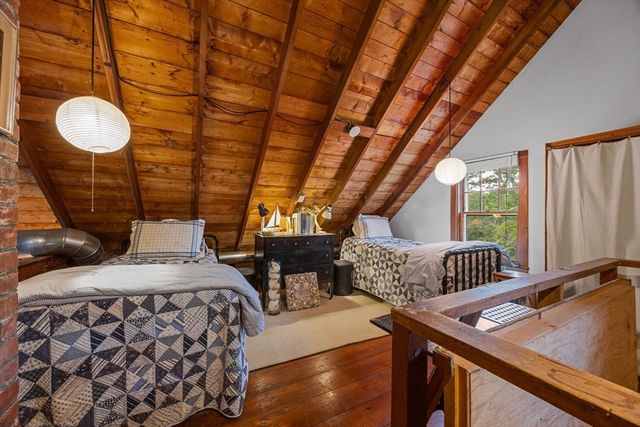 76 F R Lillie Rd, Falmouth, MA 02543