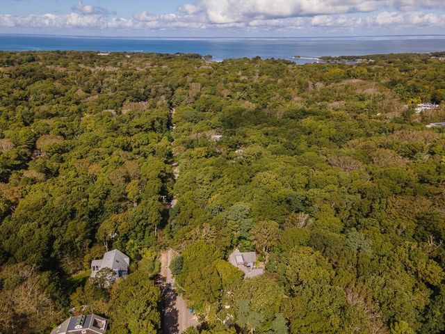 76 F R Lillie Rd, Falmouth, MA 02543