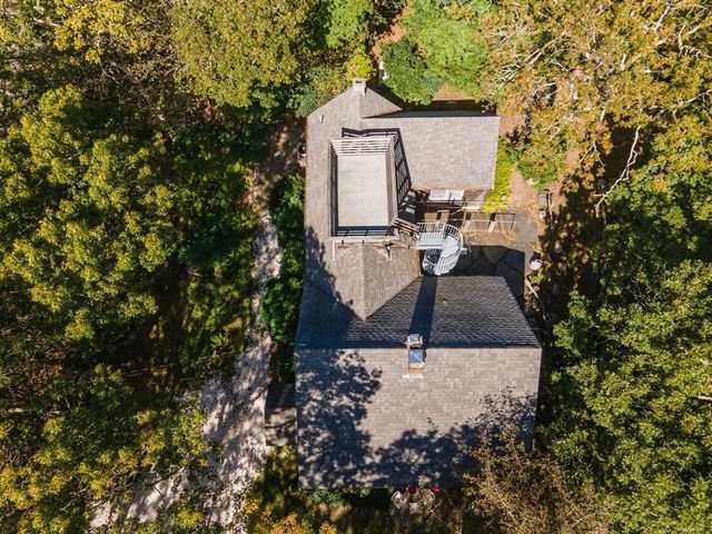 76 F R Lillie Rd, Falmouth, MA 02543