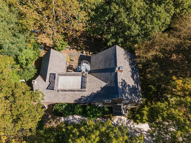 76 F R Lillie Rd, Falmouth, MA 02543