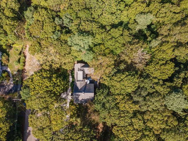 76 F R Lillie Rd, Falmouth, MA 02543