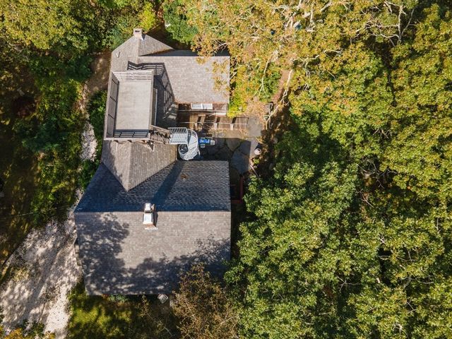 76 F R Lillie Rd, Falmouth, MA 02543