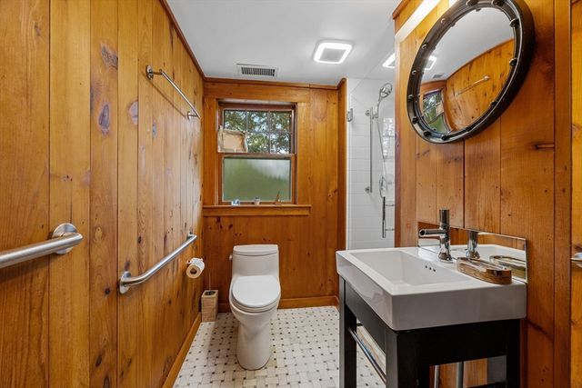 76 F R Lillie Rd, Falmouth, MA 02543