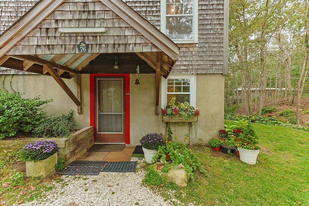 76 F R Lillie Rd, Falmouth, MA 02543