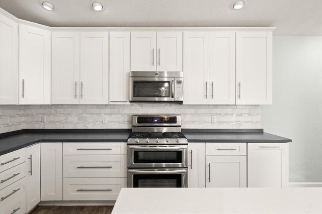 1528 E Twin Brook Terrace, Mustang, OK 73064