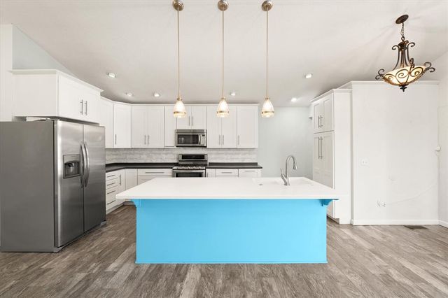 1528 E Twin Brook Terrace, Mustang, OK 73064