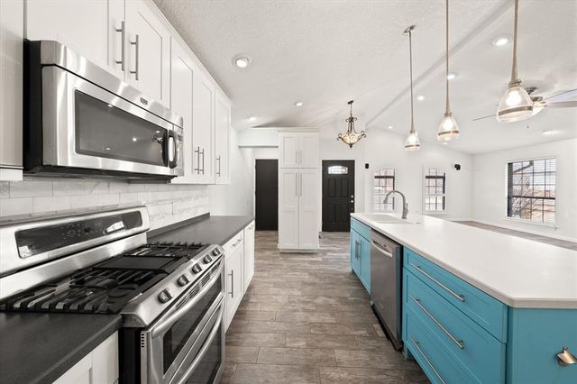 1528 E Twin Brook Terrace, Mustang, OK 73064