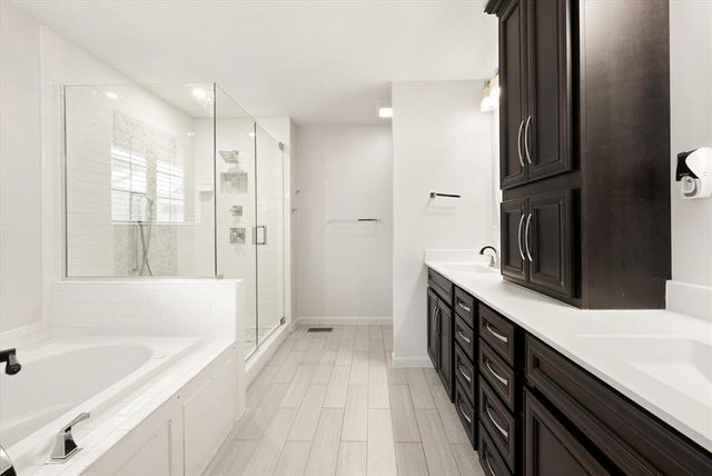 1528 E Twin Brook Terrace, Mustang, OK 73064