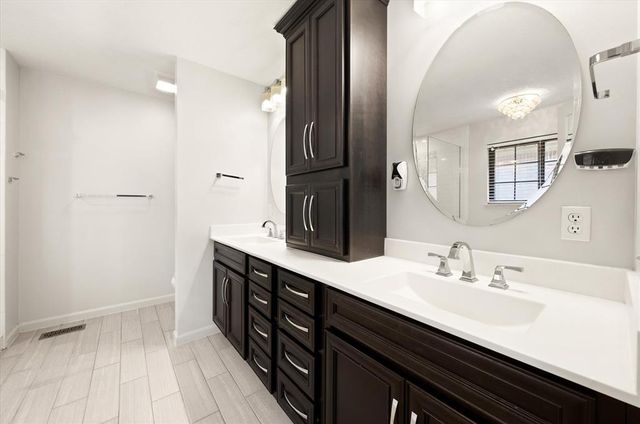 1528 E Twin Brook Terrace, Mustang, OK 73064