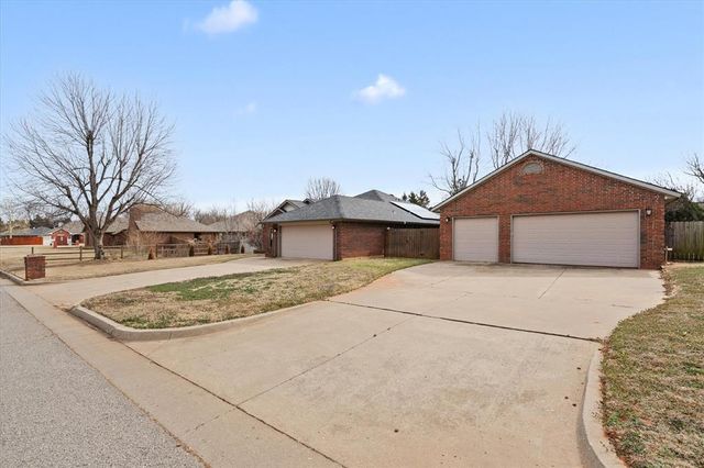 1528 E Twin Brook Terrace, Mustang, OK 73064