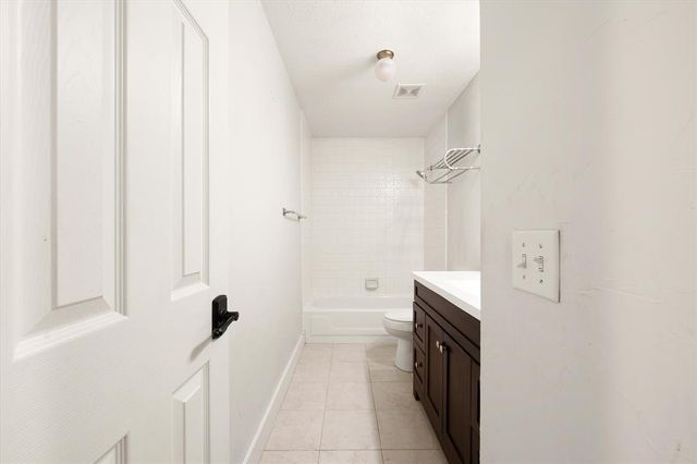 1528 E Twin Brook Terrace, Mustang, OK 73064