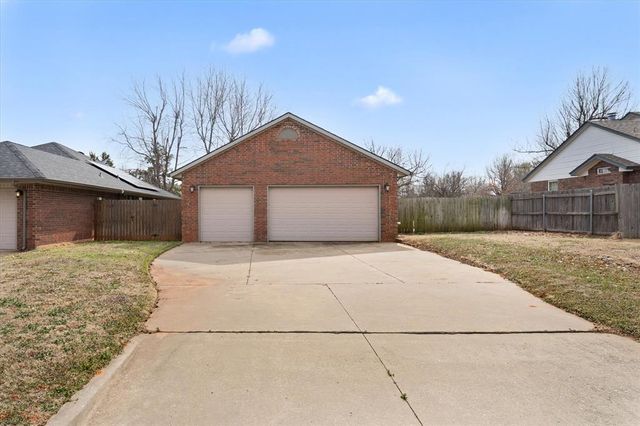 1528 E Twin Brook Terrace, Mustang, OK 73064