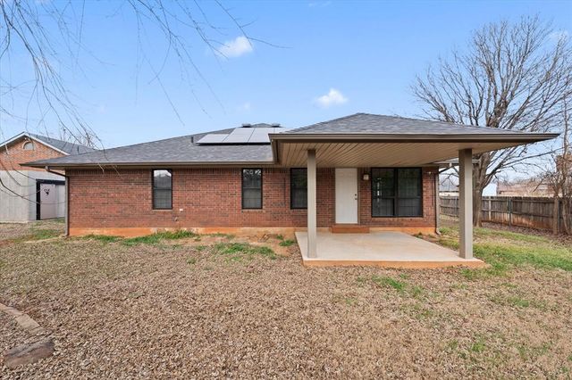 1528 E Twin Brook Terrace, Mustang, OK 73064