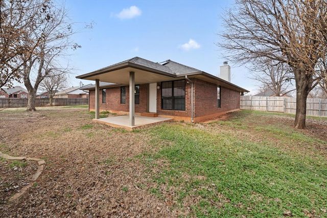 1528 E Twin Brook Terrace, Mustang, OK 73064