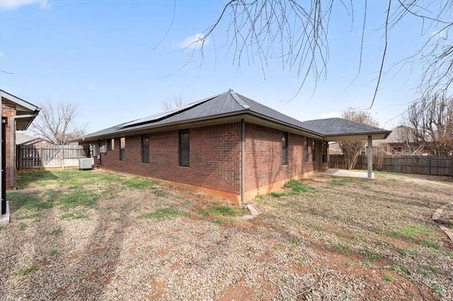 1528 E Twin Brook Terrace, Mustang, OK 73064