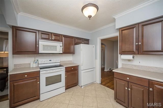 1475 Saint Catherine Street, Florissant, MO 63033