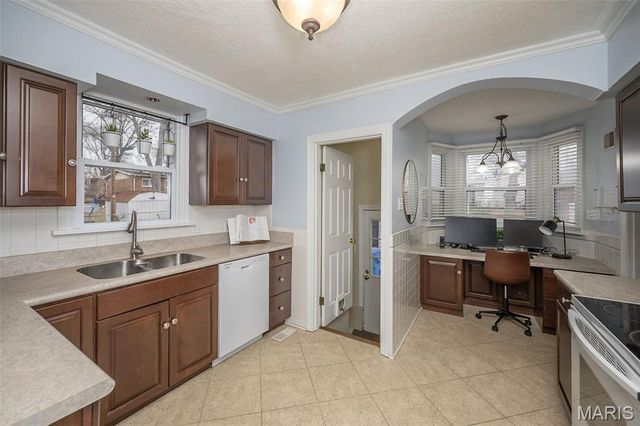 1475 Saint Catherine Street, Florissant, MO 63033