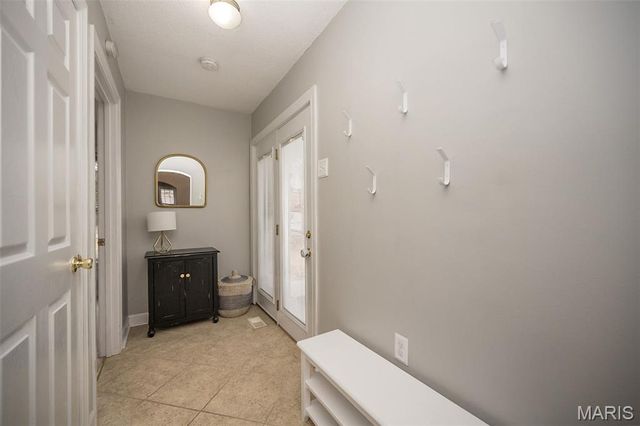 1475 Saint Catherine Street, Florissant, MO 63033