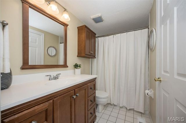 1475 Saint Catherine Street, Florissant, MO 63033