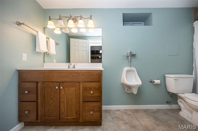 1475 Saint Catherine Street, Florissant, MO 63033