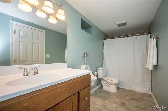 1475 Saint Catherine Street, Florissant, MO 63033