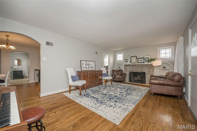 1475 Saint Catherine Street, Florissant, MO 63033