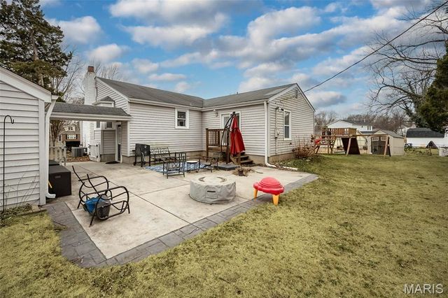 1475 Saint Catherine Street, Florissant, MO 63033