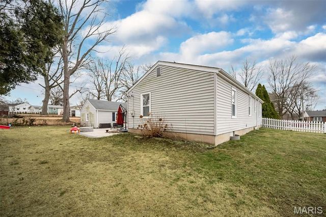 1475 Saint Catherine Street, Florissant, MO 63033