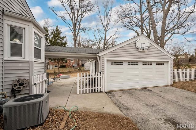 1475 Saint Catherine Street, Florissant, MO 63033