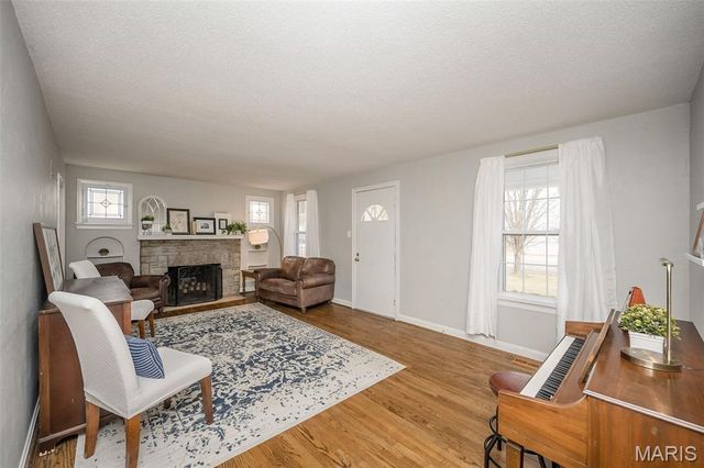 1475 Saint Catherine Street, Florissant, MO 63033