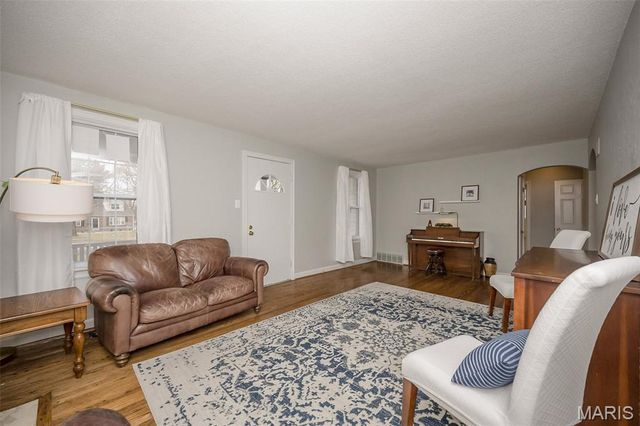 1475 Saint Catherine Street, Florissant, MO 63033