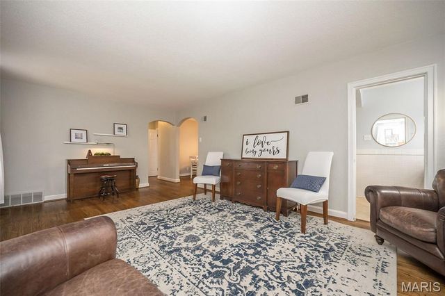 1475 Saint Catherine Street, Florissant, MO 63033