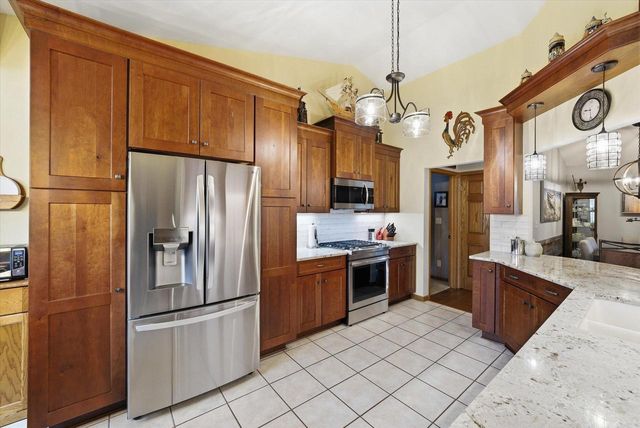 4335 Rose COURT, New Berlin, WI 53151